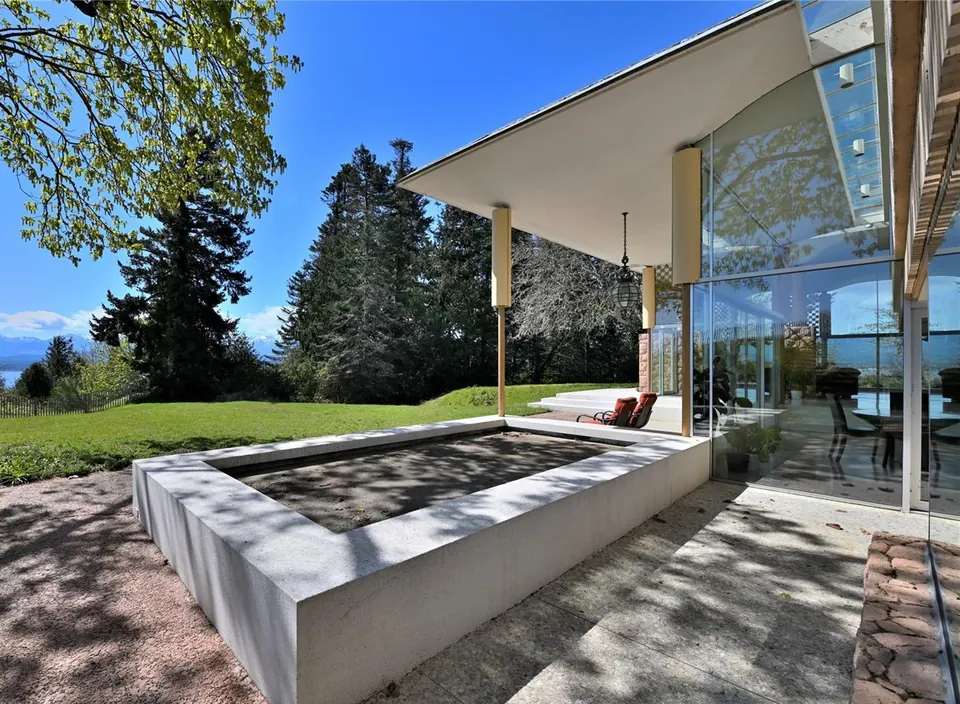 Outdoor terrace at the Filberg House
